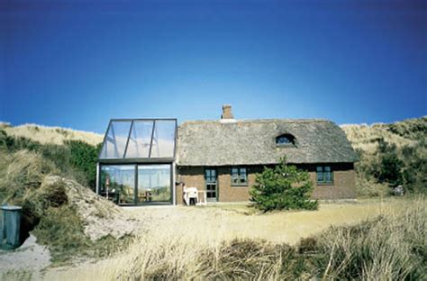 Mit über 7.000 kilometer küste ist es von den ferienwohnungen und ferienhäusern in dänemark niemals weit zum meer und strand. Hennestrand ferienhaus in hennestrand / daenemark henne strand