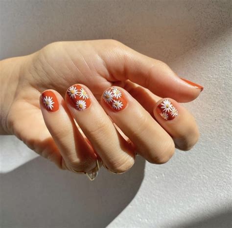 Basta inserire una cartuccia di decorazioni nella macchina, mettere lo smalto colorato sulle unghie e premere per applicare la decorazione! Tendenze unghie autunno inverno 2020 2021: nail art ...