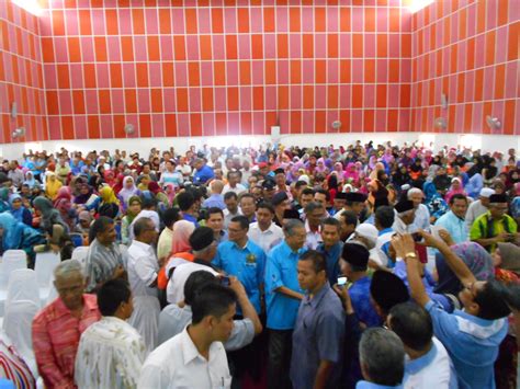 Mesin menulis semula teks automatik kami berfungsi di lebih dari seratus bahasa. Khabar Pahang: Tidak berbaloi dan mengarut; 'gula-gula ...