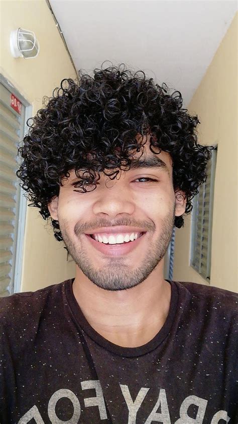 3b hair type is a mix of waves and corkscrew curls. Curly #MensHairstyles | メンズパーマ, パーマ, ヘアスタイル