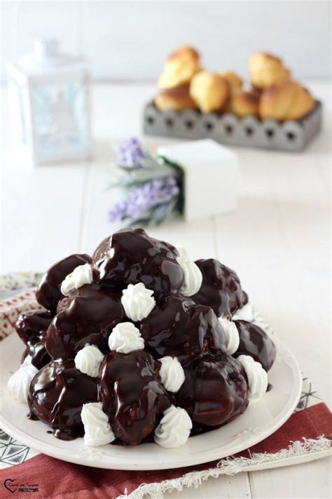 Creata da rensibel1980 il 30 maggio 2020. Profitterol al cioccolato | Idee alimentari, Ricette ...