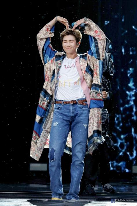 BTS WORLD TOUR LOVE YOURSELF : SPEAK YOURSELF Photo ...