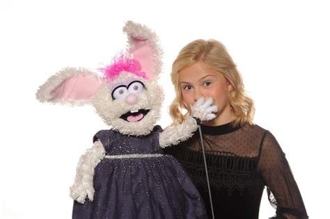 Singing Ventriloquist Darci Lynne Farmer 13 Poses With Petunia The