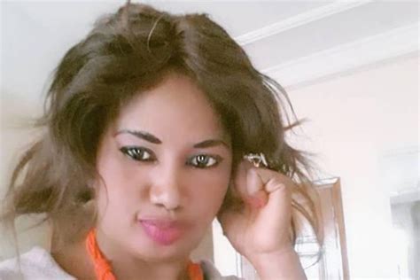 La chanteuse sénégalaise Fatoumata Binetou Rassoul Mballo sinvestit