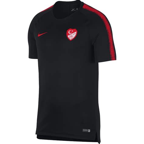 En bref, une italie qui aura écrasé une turquie bien trop faible. Maillot entraînement Turquie noir 2018 sur Foot.fr