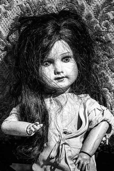 The Souls Of Dolls Creepy Photos Of Old Dolls That Used To Belong To