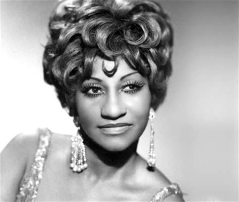 Su entusiasmo ilimitado, calidez genuina y humanitarismo profundo, hicieron de celia cruz la intérprete más exitosa y venerada de la industria de la música y la. Celia Cruz - RADIO CON SABOR LATINO