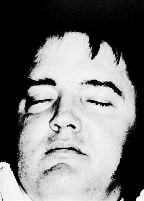 Elvis In His Casket In August 17 1977 Elvis Presley Images Elvis