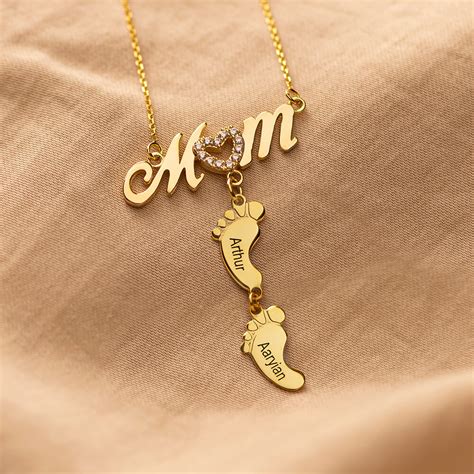Personalized Swarovski Inlay Mom Necklace With Baby Feet 18k Gold