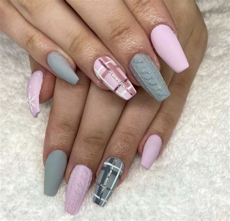 30 Trendy December Nails Youll Love To Try In 2022 Honestlybecca