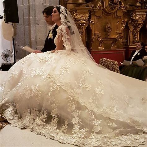 Ximena navarrete y juan carlos valladares se juraron amor eterno frente a más de mil invitados. La Columnaria BlogLa espectacular boda de Ximena Navarrete ...