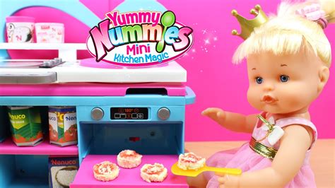 Puedes cocinar todo tipo de alimentos usando electrodomésticos y utensilios de cocina. Juego de cocinar pizza Yummy Nummies | La Bebé Nenuco ...