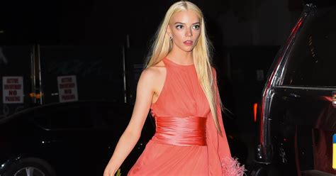 Anya Taylor Joy Pink Alexandre Vauthier Feather Gown At Snl Popsugar