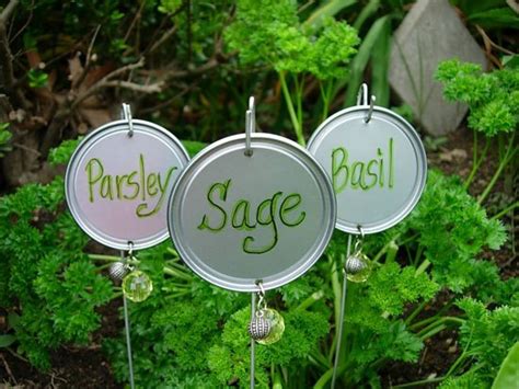 These ideas along with several challenges are the inspiration for this invitation and party favor. DIY Garden or Plant Markers - Indie Crafts