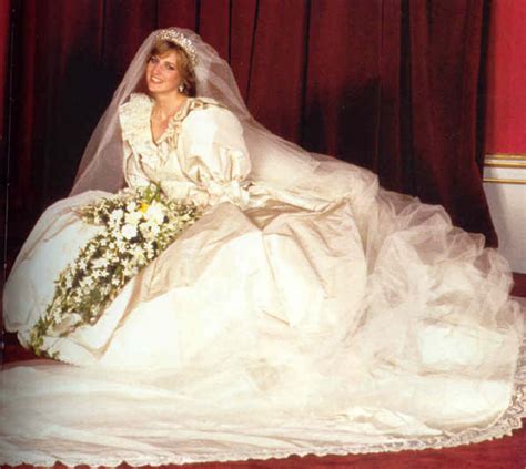 Forget kate's dress, it's diana's bridal gown that's princess dianas wedding dress. Little Miss Bohème: Princess Diana's Best Style Moments