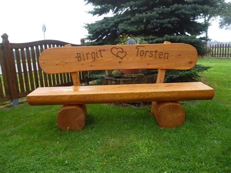 In diesem staufach lassen sich die auflagen oder gartenspielzeug oder auch gartengeräte einfach unterbringen. Holzbank mit Gravur. in Steyerberg - Gartenmöbel kaufen ...
