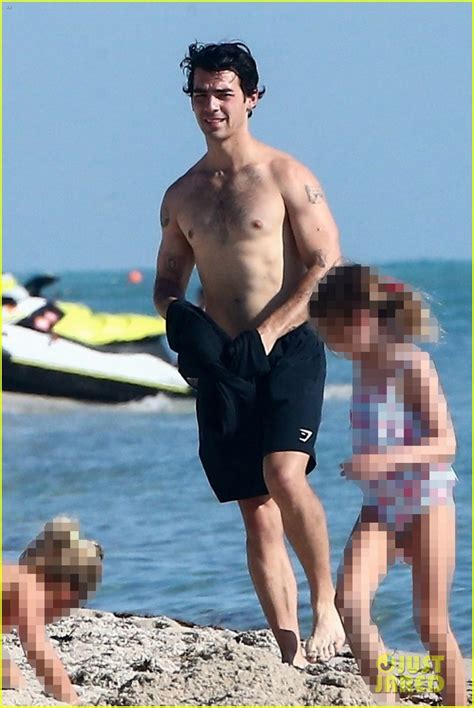 Joe Jonas Spotted Going Shirtless During Beach Day In Miami Photo Joe Jonas