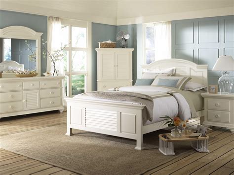 I Love The Look Of This Bedroom Suit Broyhill Furniture White