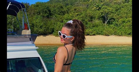 Treinamento de voluntários para chegada do óleo nas praias da grande vitória. Mel Maia aposta em biquíni asa-delta para passeio de barco - Purepeople