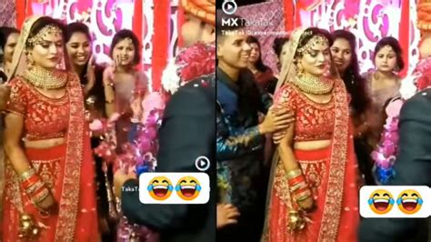 Jija Saali Ki Masti Sister In Law Does This To Brother In Law During Wedding Watch What