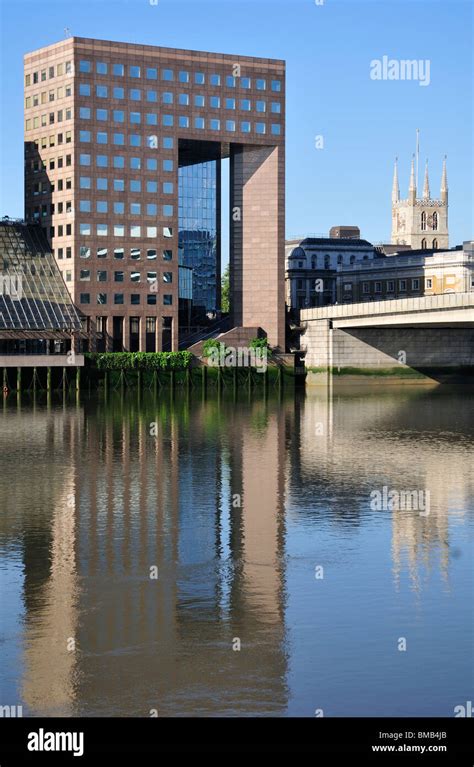 No 1 London Bridge And Southwark Cathedral London United Kingdom