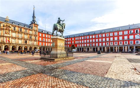 Los avisos y sugerencias sobre servicios municipales en @lineamadrid. Plaza Mayor | Madrid, Spain Attractions - Lonely Planet