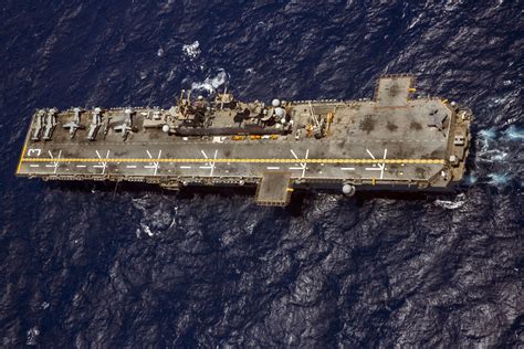 The Amphibious Assault Ship Uss Kearsarge Lhd 3 Navy Marine Us Marine Corps Navy Military