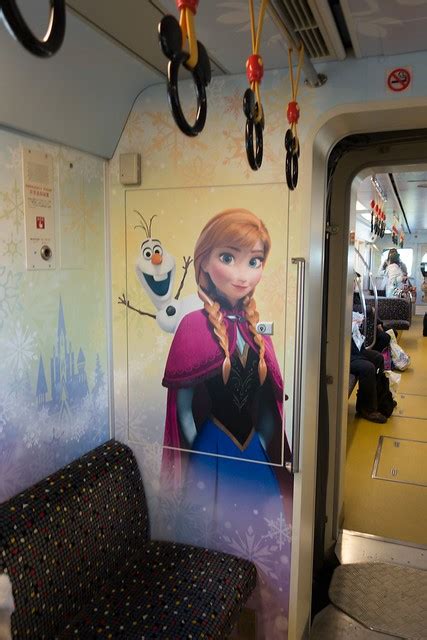 Anna And Elsa S Frozen Fantasy Event Debuts At Tokyo Disneyland With