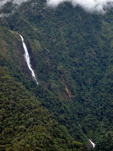 Air terjun di malang raya ini bersumber dari mata air cemoro budo yang merupakan salah satu sumber di kawasan pegunungan. Air Terjun Taman Kinabalu Di Sabah Lokasi Mandi Manda Yang ...