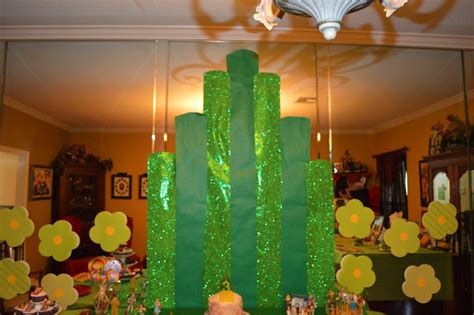 The wizard of oz has brought joy to generations of fans. Snowflakes and Starfish: Wizard of Oz Party: Food and Decor