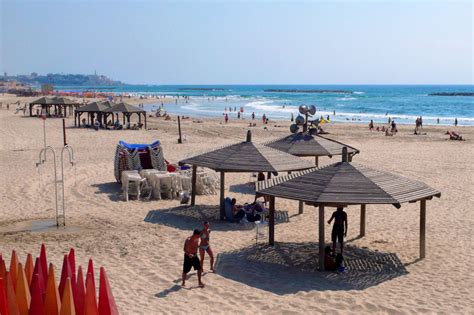 Direkt am strand von tel aviv gelegen, befindet sich das. Strände Tel Aviv