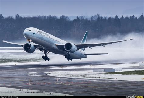 B Kpp Cathay Pacific Boeing 777 300er At Zurich Photo Id 1147632