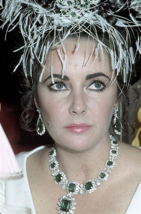 Elizabeth Taylor S Eyes Shown In 14 Rare And Stunning Photos Woman S World Hollywood Icons