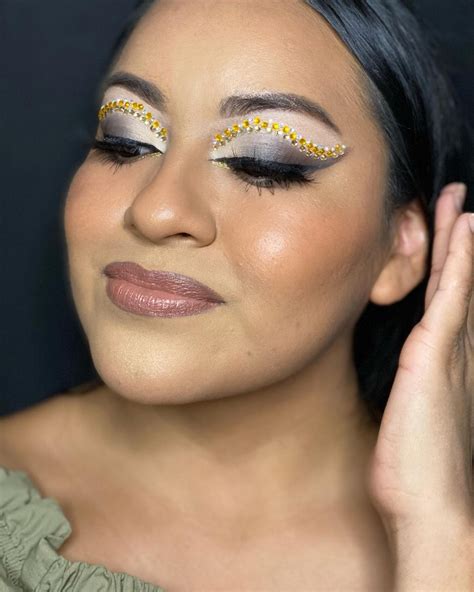 10 Rhinestone Eye Makeup Looks For A Sparkly Moment In 2023
