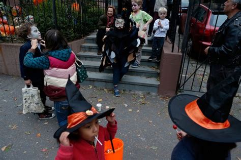 Cdc Halloween Guidelines Discourage Trick Or Treat Costume Parties