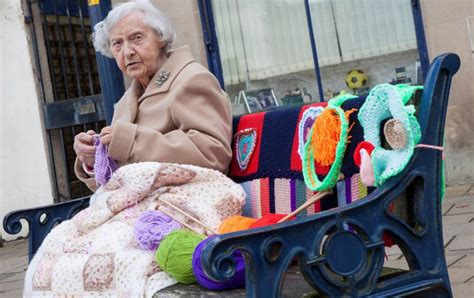 104 Year Old Grace Brett Might Be The World S Oldest Street Artist Metro News