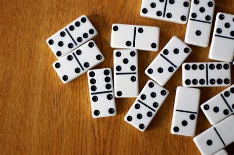 How To Play Dominoes 12 Steps