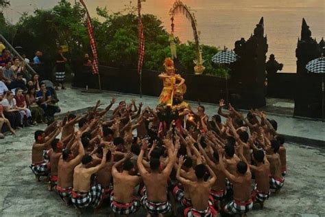 Tarian Tradisional Bali Kecak Sarana Pendidikan Menuju Indonesia
