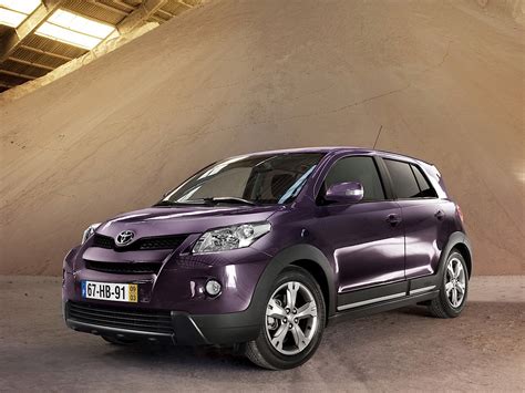 Conceived as a fun, affordable and compact crossover vehicle, the urban cruiser has been designed to play in the city during weekdays. TOYOTA Urban Cruiser specs & photos - 2009, 2010, 2011 ...