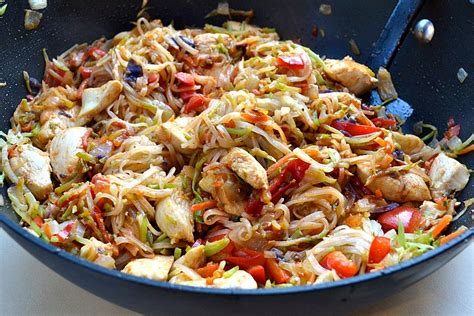 Authentic szechuan chicken (辣子鸡 in chinese) is a stir fry of crispy chicken thigh meat mixed with dried red chili peppers, szechuan peppercorns and other seasonings. Fast Food Friday: Skinny Szechuan Chicken with Noodles ...