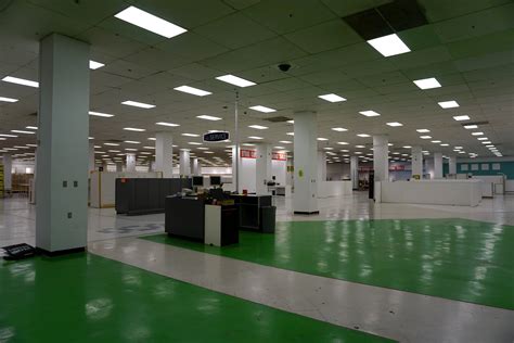 Last call: This empty Sears is like a retail ghost town ...