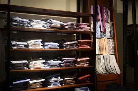 cómo decorar una tienda de ropa de hombre tu negocio bonito