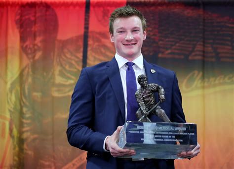 Find out cale makar's latest linemates, game logs, advanced stats, news and analysis from dobberhockey.com. Colorado Avalanche Prospect Cale Makar Wins Hobey Baker Award