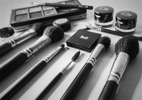 Hd Wallpaper Black White Flat Lay Cosmetics Makeup Brush Kit