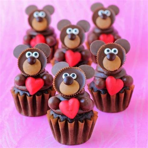I like to use marsala for making swirlies. Chocolate Teddy Bear Cupcakes - Edible Crafts