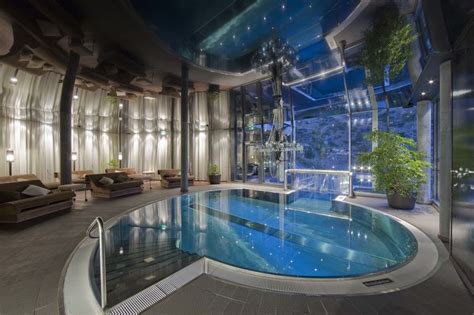 Discover jacuzzi® spa virtual experience: Piscine couverte avec jacuzzi extérieur et spa Matterhorn ...