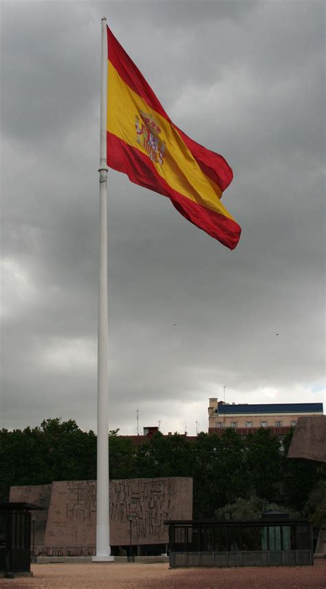 Durante a luta, duas facções se uniram criando o exército das três garantias. Bandeira da Espanha - Wikiwand