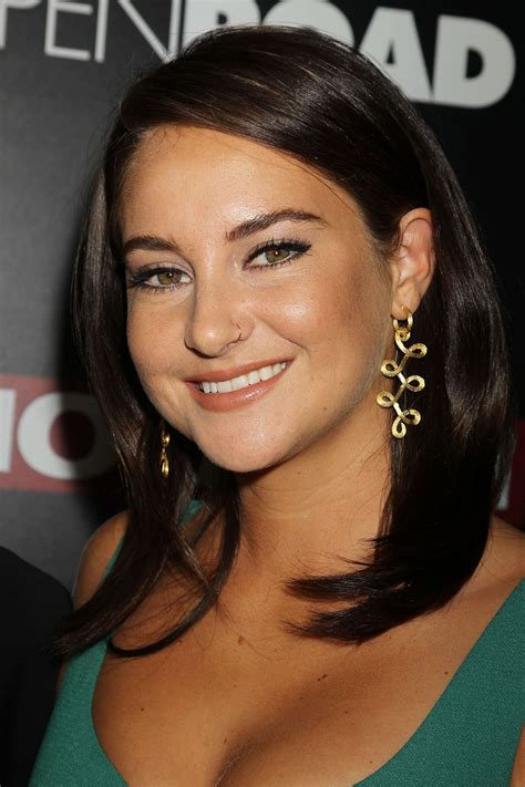 Shailene woodley no makeup on red carpet (i.redd.it). SHAILENE WOODLEY at 'Snowden' Premiere in New York 09/13/2016 - HawtCelebs