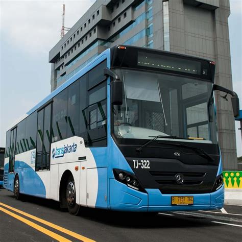 Jadi jam 17:30 itu bus terakhir katanya sih mau ada brt masuk ke kampus undip, udah ada shelternya segala malah. Persyaratan Masuk Supir Bus Trans Semarang / Buruan Daftar ...