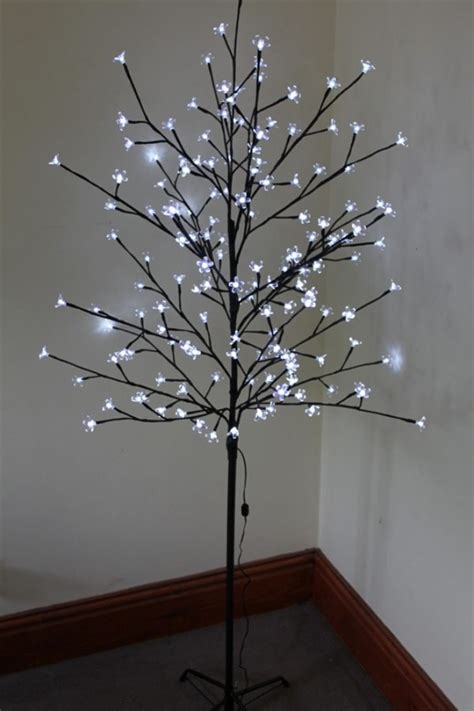 Light Up Christmas Cherry Tree 15m Tall With 150 White Led Lights